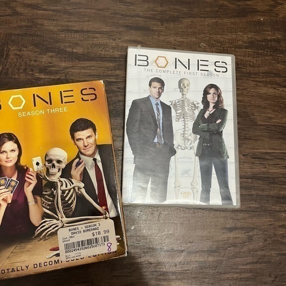 BONES By Kathy Reichs TV Show Season One & Season Three DVD Set - Picture 5 of 11